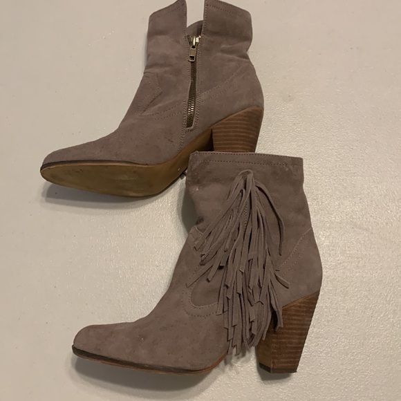 Steve Madden Pallas Suede‎ Leather Fringe Booties 8.5 M beige Boho heels - Picture 3 of 9